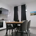 Apartment Estrella24 Living Singapur
